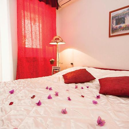 Cozy Apartment In Brodarica With Wifi Dış mekan fotoğraf