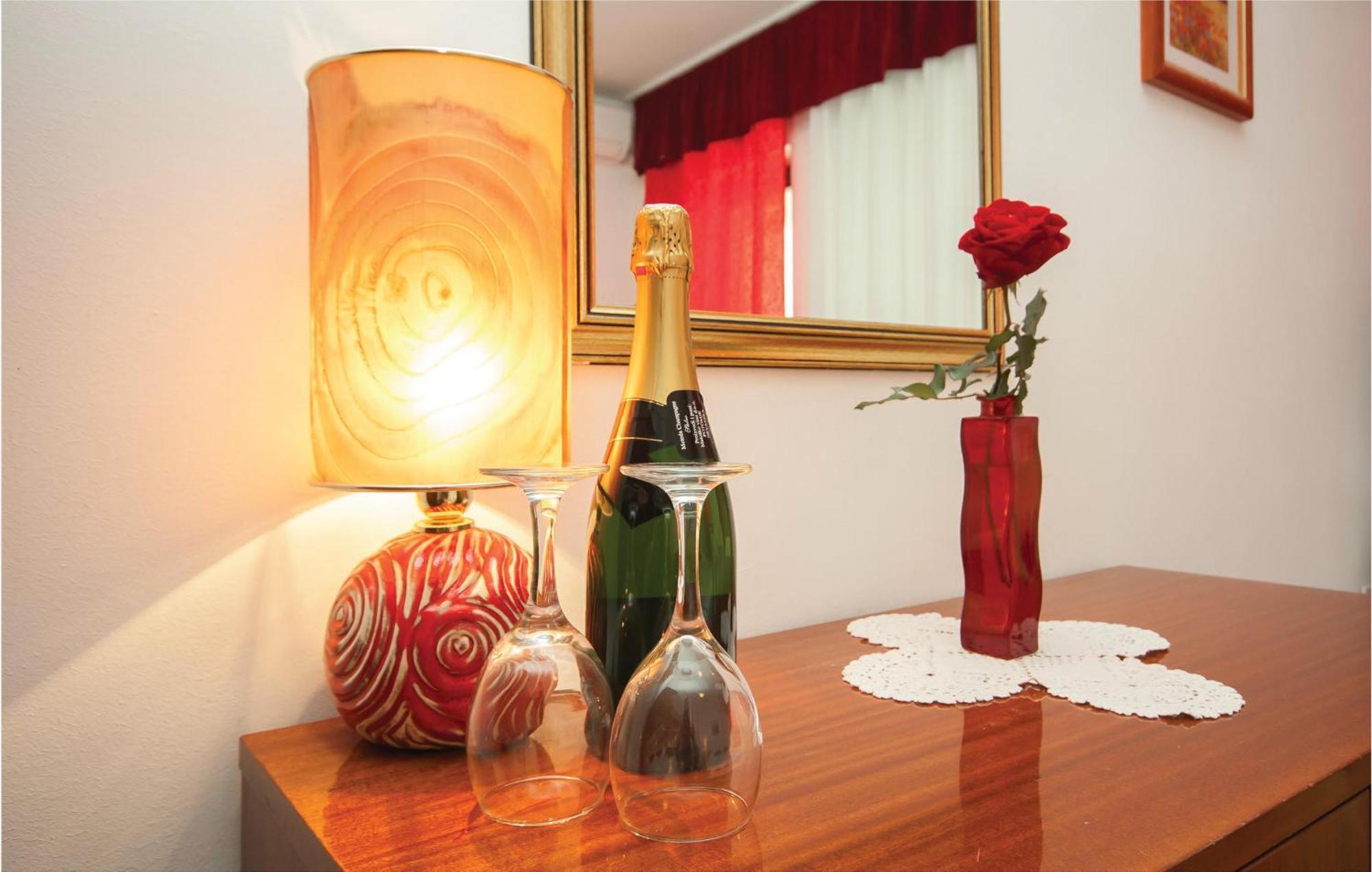 Cozy Apartment In Brodarica With Wifi Dış mekan fotoğraf